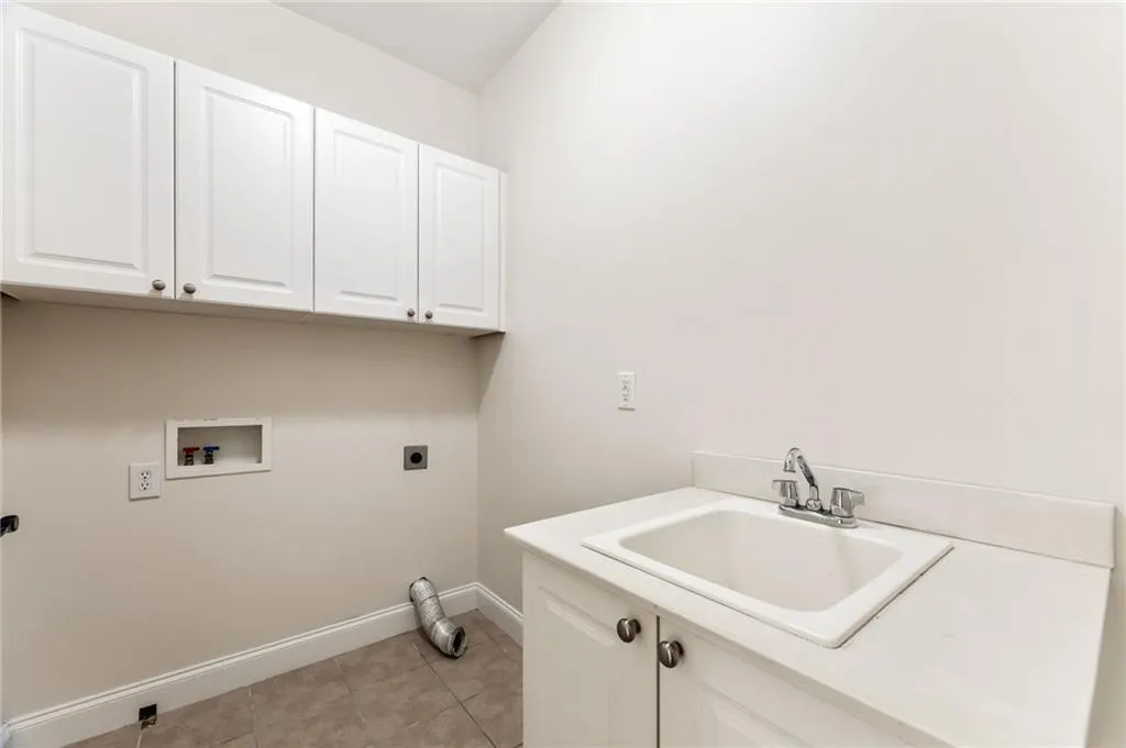 105 Windsor Cove, Atlanta, Georgia 30328, 4 Bedrooms Bedrooms, ,4 BathroomsBathrooms,Residential,Sold,105 Windsor Cove,7478615