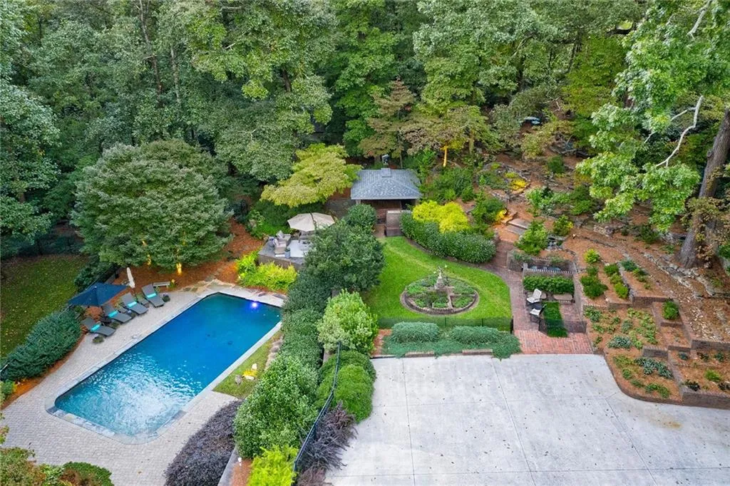 423 Tara Trail, Sandy Springs, Georgia 30327, 5 Bedrooms Bedrooms, ,4 BathroomsBathrooms,Residential,Sold,423 Tara Trail,6791784