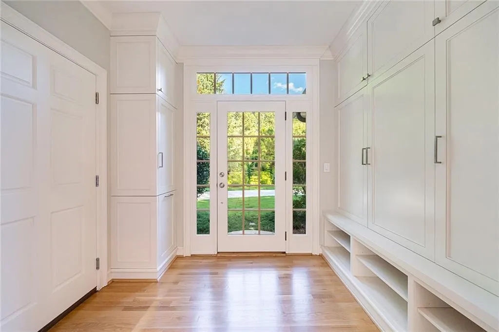 423 Tara Trail, Sandy Springs, Georgia 30327, 5 Bedrooms Bedrooms, ,4 BathroomsBathrooms,Residential,Sold,423 Tara Trail,6791784