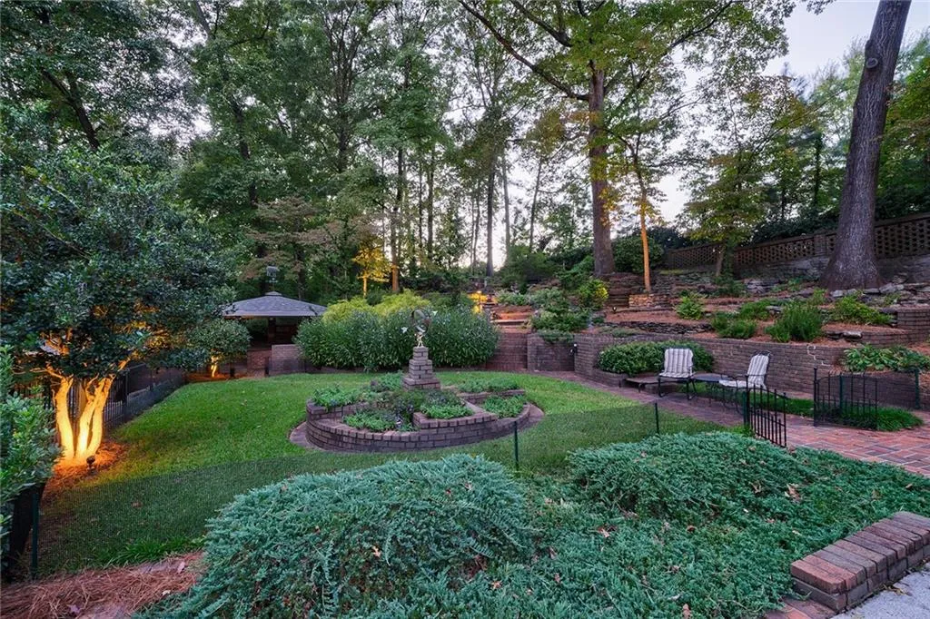 423 Tara Trail, Sandy Springs, Georgia 30327, 5 Bedrooms Bedrooms, ,4 BathroomsBathrooms,Residential,Sold,423 Tara Trail,6791784