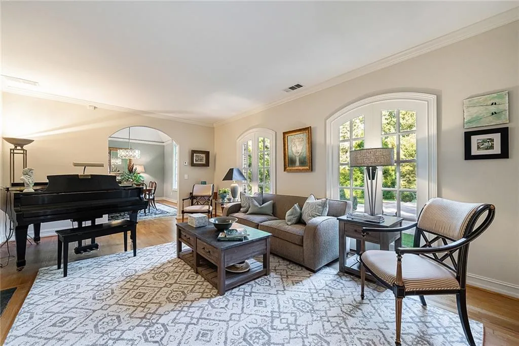 423 Tara Trail, Sandy Springs, Georgia 30327, 5 Bedrooms Bedrooms, ,4 BathroomsBathrooms,Residential,Sold,423 Tara Trail,6791784