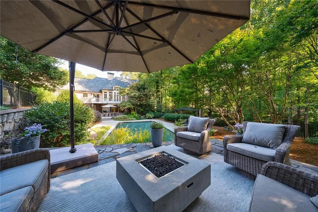 423 Tara Trail, Sandy Springs, Georgia 30327, 5 Bedrooms Bedrooms, ,4 BathroomsBathrooms,Residential,Sold,423 Tara Trail,6791784