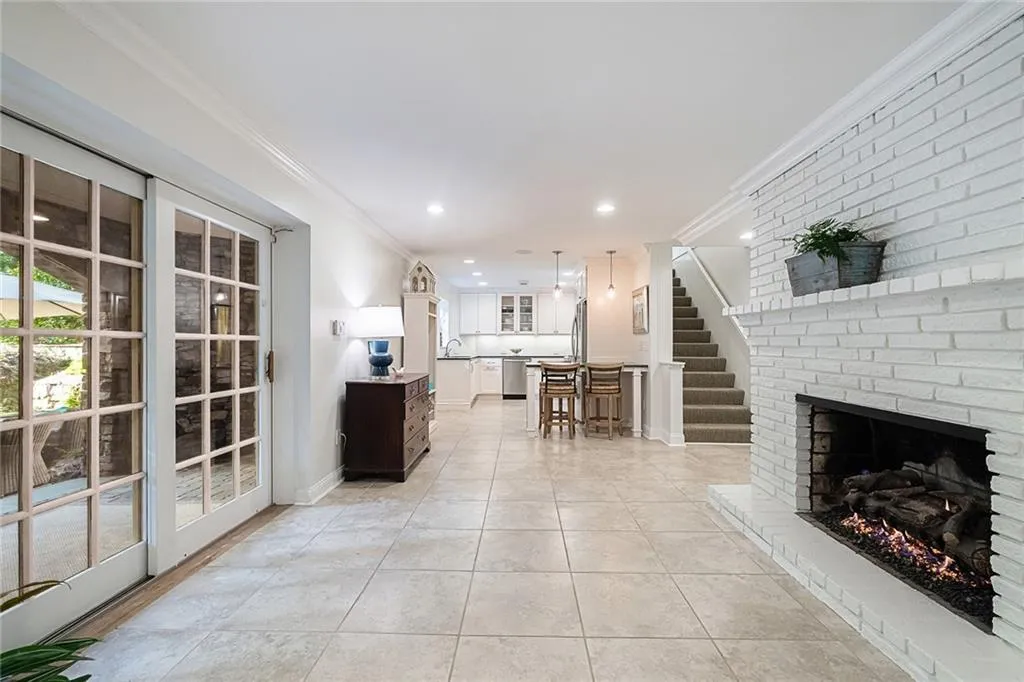 423 Tara Trail, Sandy Springs, Georgia 30327, 5 Bedrooms Bedrooms, ,4 BathroomsBathrooms,Residential,Sold,423 Tara Trail,6791784