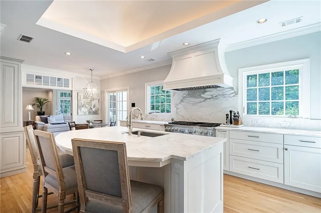 423 Tara Trail, Sandy Springs, Georgia 30327, 5 Bedrooms Bedrooms, ,4 BathroomsBathrooms,Residential,Sold,423 Tara Trail,6791784