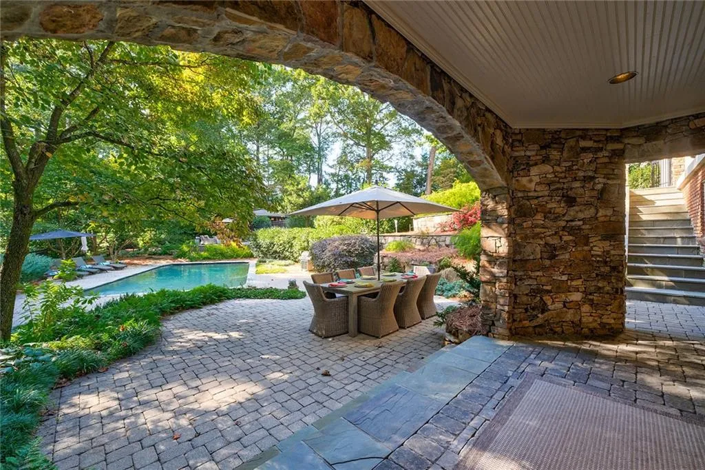 423 Tara Trail, Sandy Springs, Georgia 30327, 5 Bedrooms Bedrooms, ,4 BathroomsBathrooms,Residential,Sold,423 Tara Trail,6791784