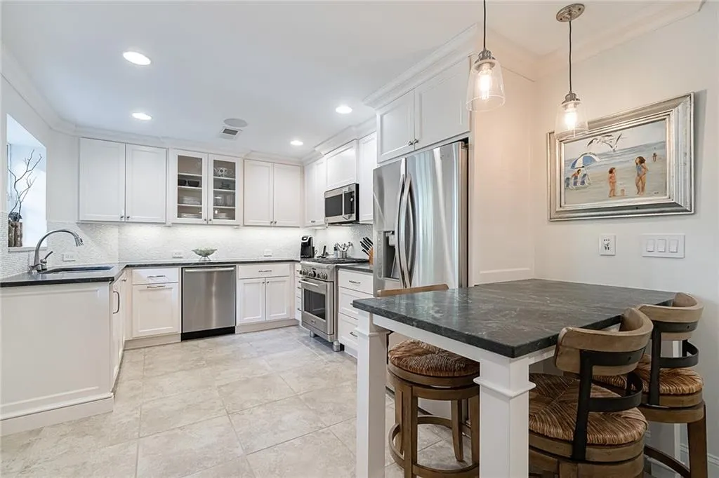 423 Tara Trail, Sandy Springs, Georgia 30327, 5 Bedrooms Bedrooms, ,4 BathroomsBathrooms,Residential,Sold,423 Tara Trail,6791784