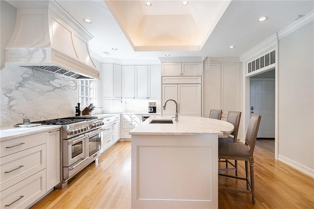 423 Tara Trail, Sandy Springs, Georgia 30327, 5 Bedrooms Bedrooms, ,4 BathroomsBathrooms,Residential,Sold,423 Tara Trail,6791784