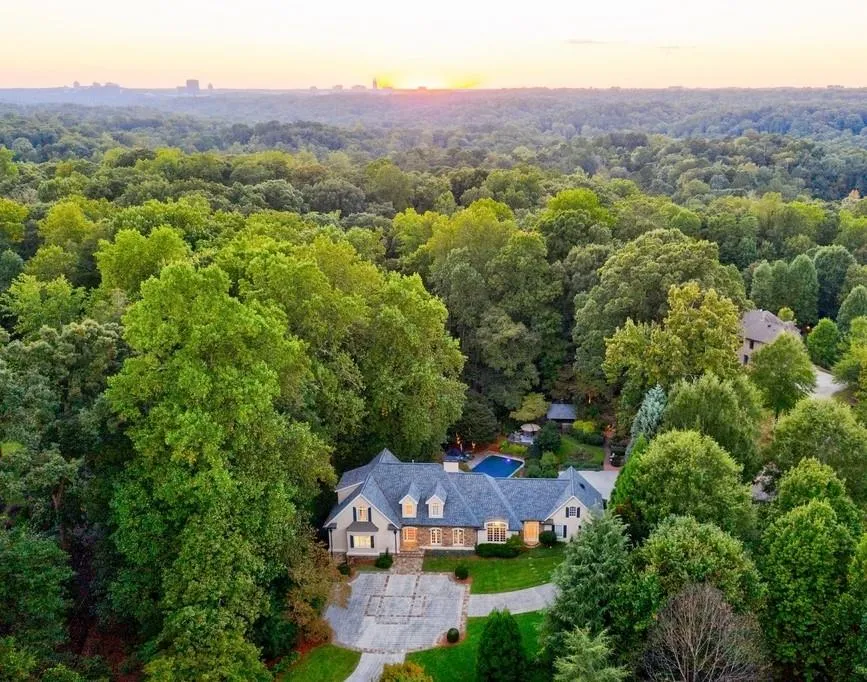 423 Tara Trail, Sandy Springs, Georgia 30327, 5 Bedrooms Bedrooms, ,4 BathroomsBathrooms,Residential,Sold,423 Tara Trail,6791784