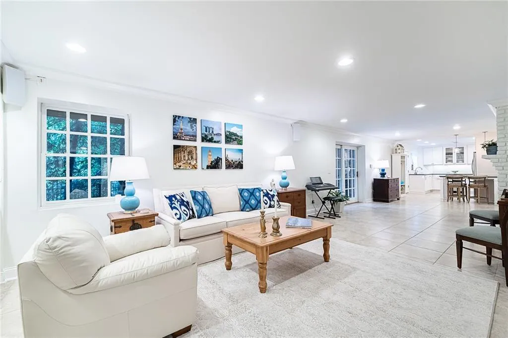 423 Tara Trail, Sandy Springs, Georgia 30327, 5 Bedrooms Bedrooms, ,4 BathroomsBathrooms,Residential,Sold,423 Tara Trail,6791784