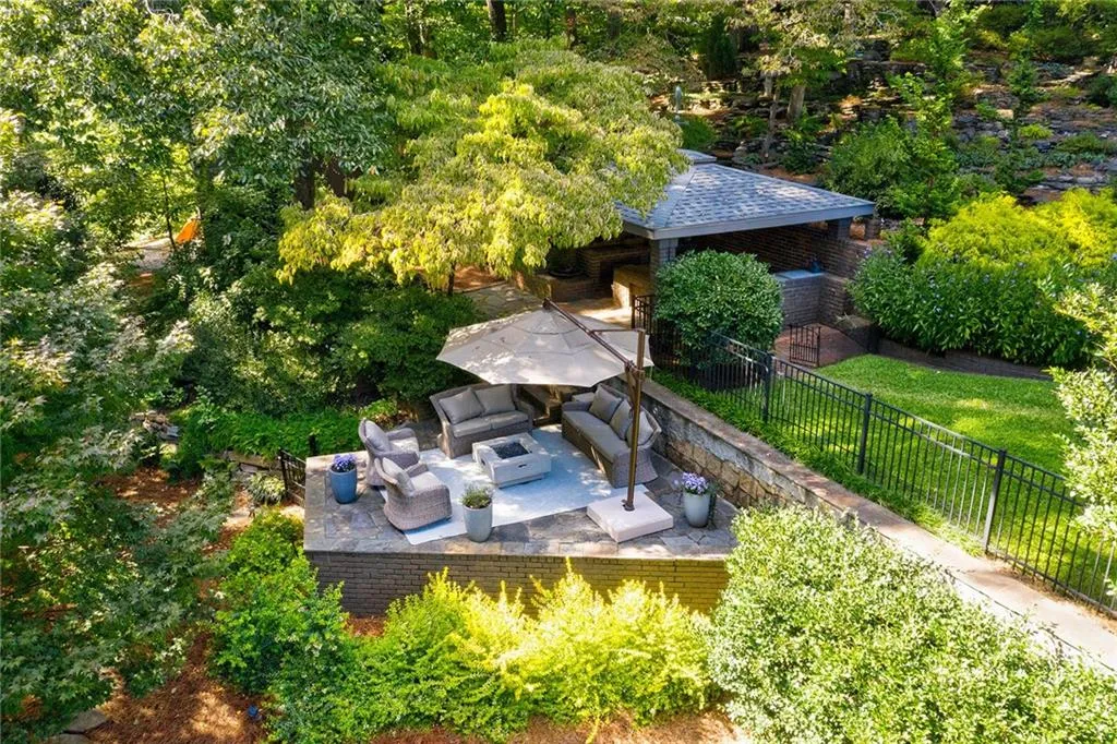 423 Tara Trail, Sandy Springs, Georgia 30327, 5 Bedrooms Bedrooms, ,4 BathroomsBathrooms,Residential,Sold,423 Tara Trail,6791784