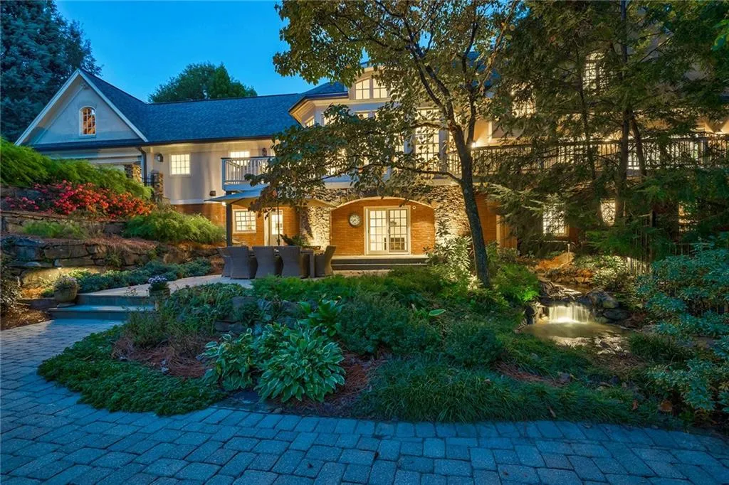 423 Tara Trail, Sandy Springs, Georgia 30327, 5 Bedrooms Bedrooms, ,4 BathroomsBathrooms,Residential,Sold,423 Tara Trail,6791784