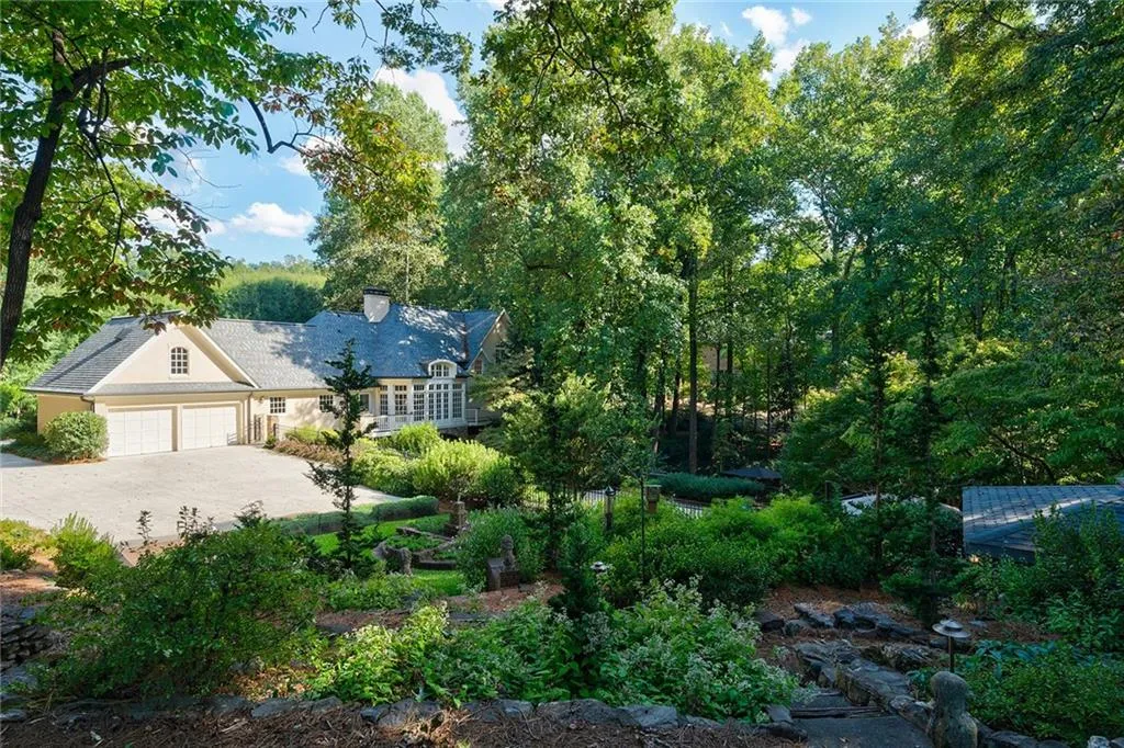 423 Tara Trail, Sandy Springs, Georgia 30327, 5 Bedrooms Bedrooms, ,4 BathroomsBathrooms,Residential,Sold,423 Tara Trail,6791784