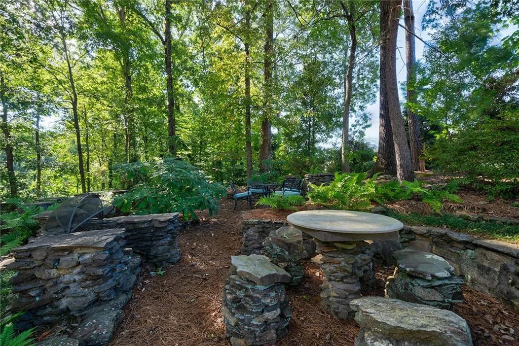 423 Tara Trail, Sandy Springs, Georgia 30327, 5 Bedrooms Bedrooms, ,4 BathroomsBathrooms,Residential,Sold,423 Tara Trail,6791784