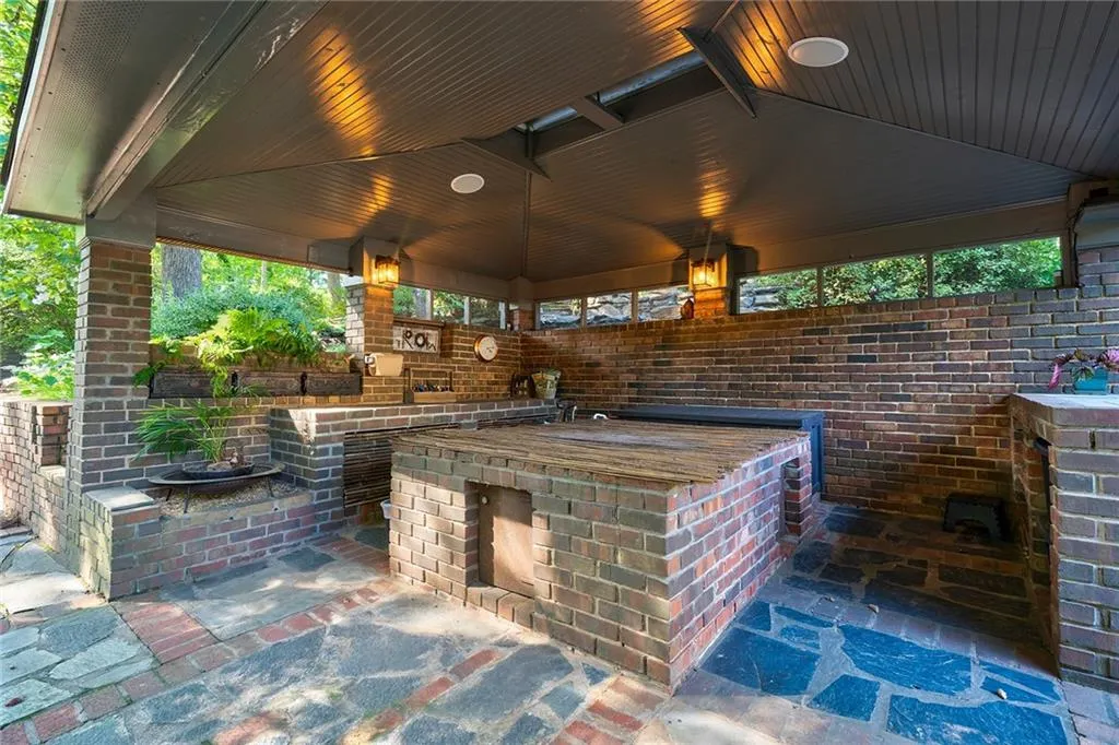 423 Tara Trail, Sandy Springs, Georgia 30327, 5 Bedrooms Bedrooms, ,4 BathroomsBathrooms,Residential,Sold,423 Tara Trail,6791784