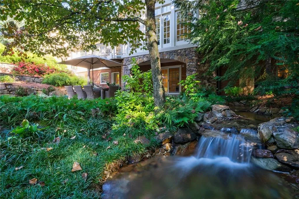 423 Tara Trail, Sandy Springs, Georgia 30327, 5 Bedrooms Bedrooms, ,4 BathroomsBathrooms,Residential,Sold,423 Tara Trail,6791784