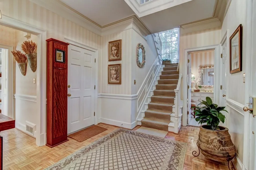 9 Braemore Drive, Sandy Springs, Georgia 30328, 3 Bedrooms Bedrooms, ,2 BathroomsBathrooms,Residential,Sold,9 Braemore Drive,5965763