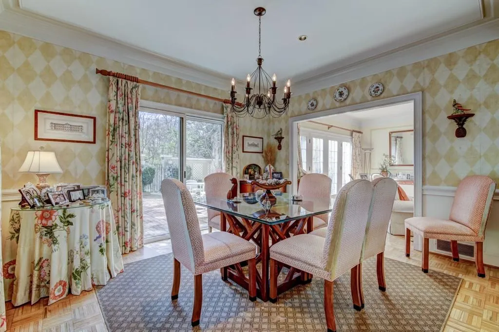9 Braemore Drive, Sandy Springs, Georgia 30328, 3 Bedrooms Bedrooms, ,2 BathroomsBathrooms,Residential,Sold,9 Braemore Drive,5965763