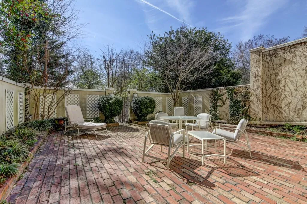 9 Braemore Drive, Sandy Springs, Georgia 30328, 3 Bedrooms Bedrooms, ,2 BathroomsBathrooms,Residential,Sold,9 Braemore Drive,5965763