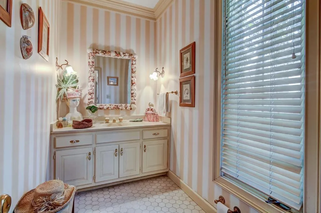 9 Braemore Drive, Sandy Springs, Georgia 30328, 3 Bedrooms Bedrooms, ,2 BathroomsBathrooms,Residential,Sold,9 Braemore Drive,5965763