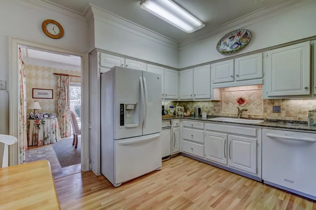 9 Braemore Drive, Sandy Springs, Georgia 30328, 3 Bedrooms Bedrooms, ,2 BathroomsBathrooms,Residential,Sold,9 Braemore Drive,5965763
