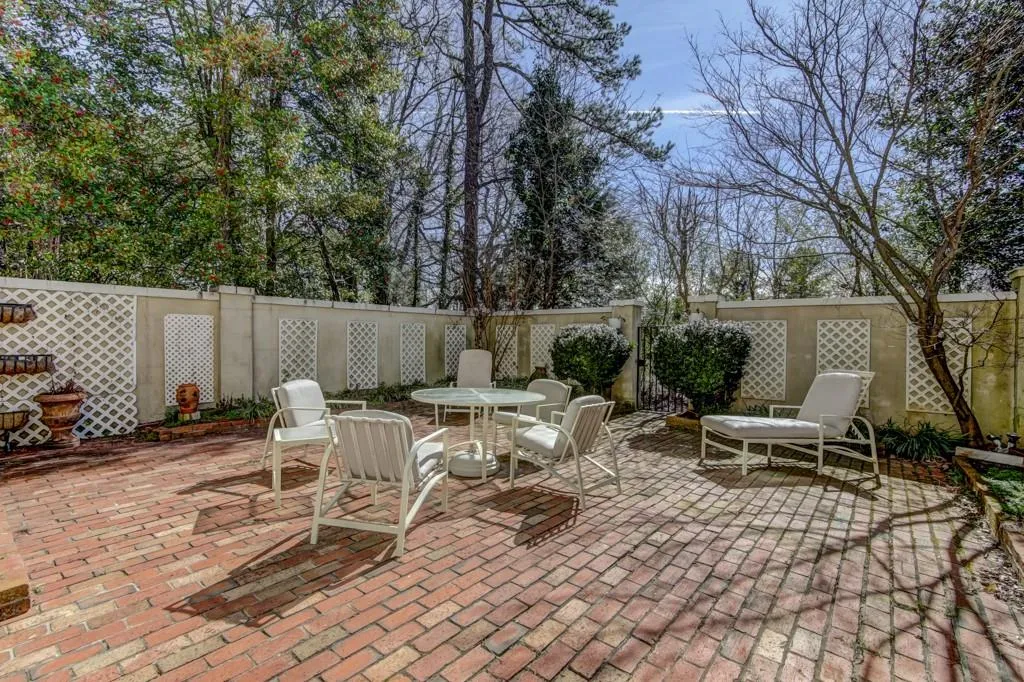 9 Braemore Drive, Sandy Springs, Georgia 30328, 3 Bedrooms Bedrooms, ,2 BathroomsBathrooms,Residential,Sold,9 Braemore Drive,5965763