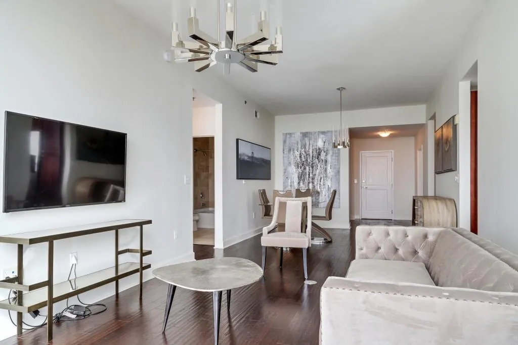 2795 Peachtree Road Unit 2304, Atlanta, Georgia 30305, 2 Bedrooms Bedrooms, ,2 BathroomsBathrooms,Residential,Sold,2795 Peachtree Road Unit 2304,5970822