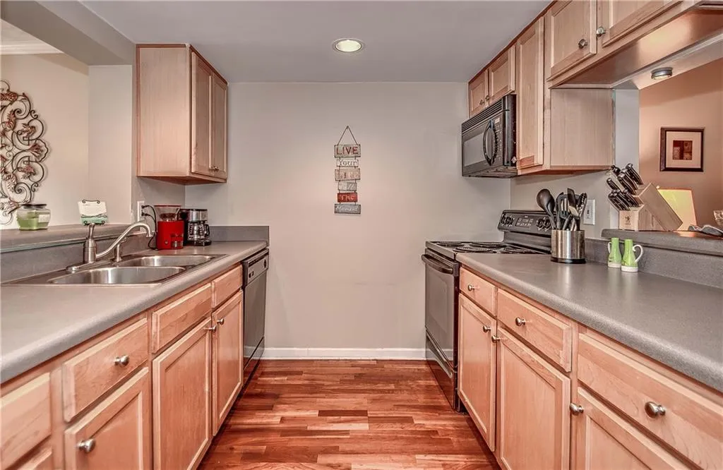 3691 Essex Avenue Unit 15, Atlanta, Georgia 30339, 3 Bedrooms Bedrooms, ,2 BathroomsBathrooms,Residential,Sold,3691 Essex Avenue Unit 15,5711061