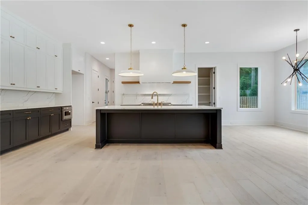 510 Windsor Parkway, Atlanta, Georgia 30342, 5 Bedrooms Bedrooms, ,5 BathroomsBathrooms,Residential,Sold,510 Windsor Parkway,7063424