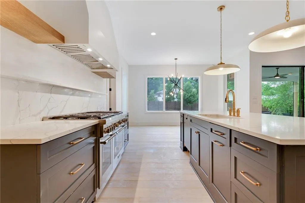 510 Windsor Parkway, Atlanta, Georgia 30342, 5 Bedrooms Bedrooms, ,5 BathroomsBathrooms,Residential,Sold,510 Windsor Parkway,7063424