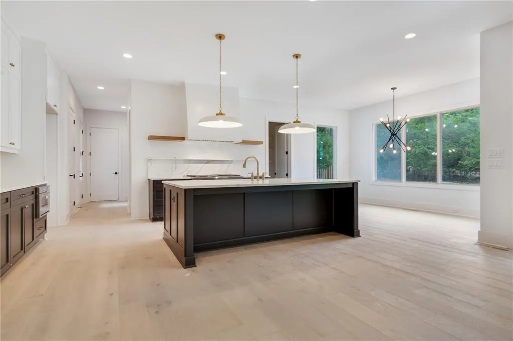 510 Windsor Parkway, Atlanta, Georgia 30342, 5 Bedrooms Bedrooms, ,5 BathroomsBathrooms,Residential,Sold,510 Windsor Parkway,7063424