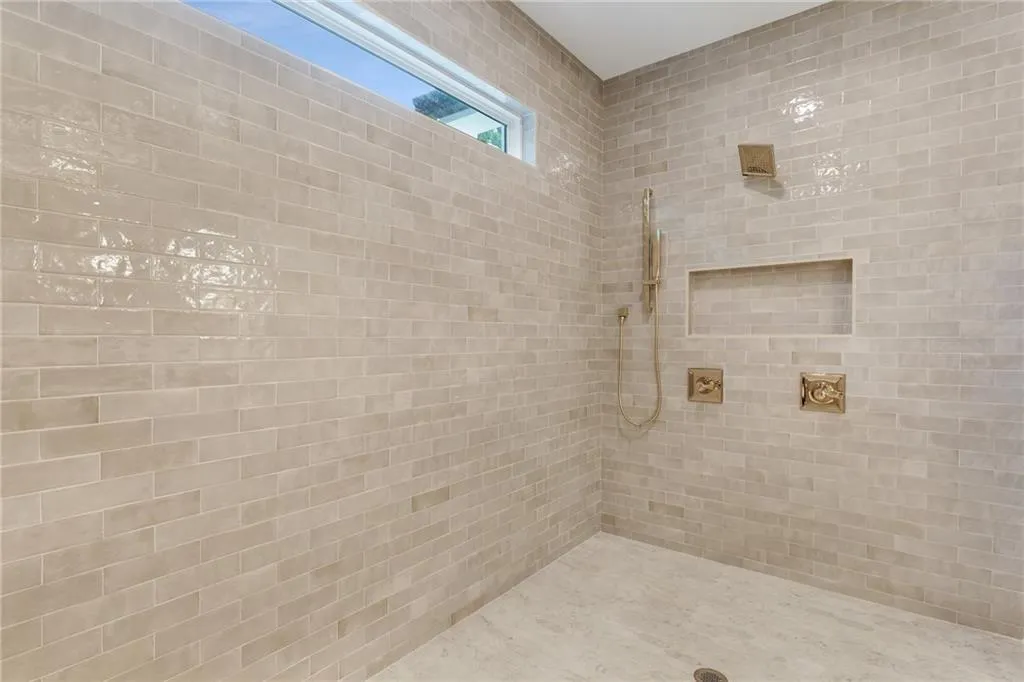 510 Windsor Parkway, Atlanta, Georgia 30342, 5 Bedrooms Bedrooms, ,5 BathroomsBathrooms,Residential,Sold,510 Windsor Parkway,7063424