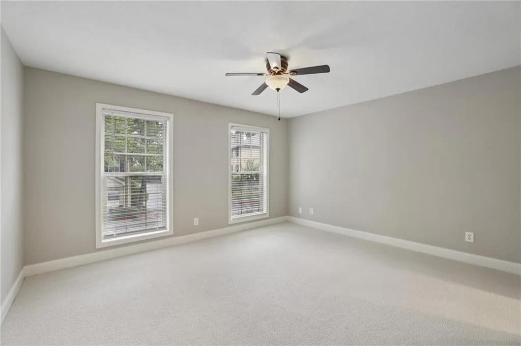 Unfurnished room with carpet and ceiling fan