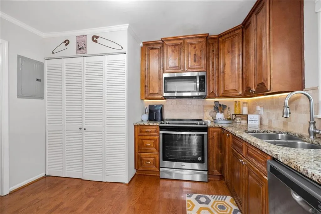 6520 Roswell Road Unit 28, Atlanta, Georgia 30328, 3 Bedrooms Bedrooms, ,2 BathroomsBathrooms,Residential,Sold,6520 Roswell Road Unit 28,7078318