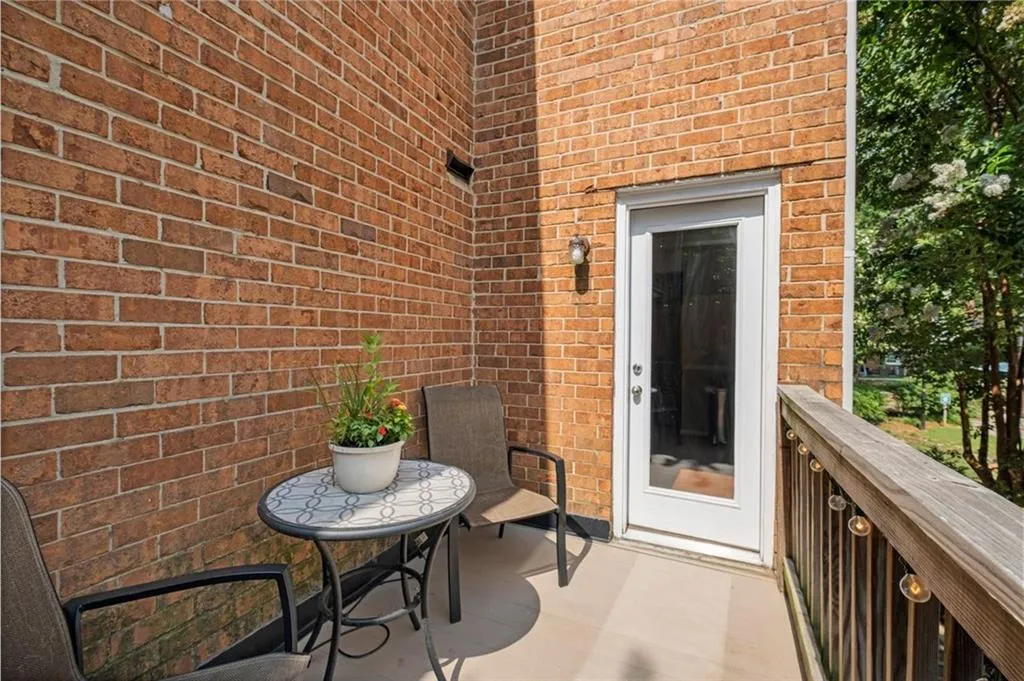 6520 Roswell Road Unit 28, Atlanta, Georgia 30328, 3 Bedrooms Bedrooms, ,2 BathroomsBathrooms,Residential,Sold,6520 Roswell Road Unit 28,7078318