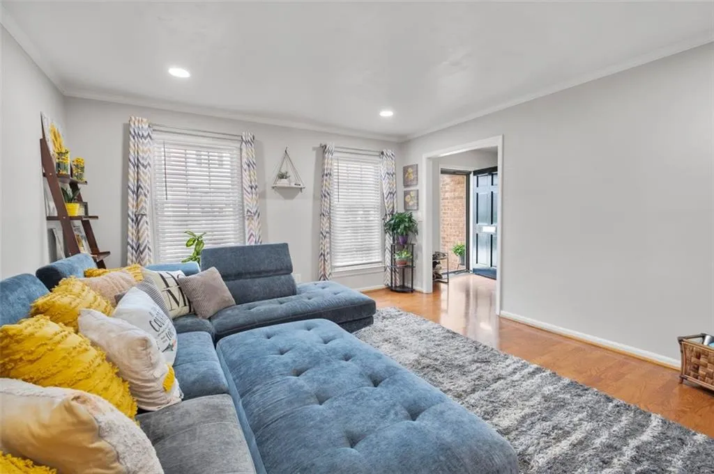 6520 Roswell Road Unit 28, Atlanta, Georgia 30328, 3 Bedrooms Bedrooms, ,2 BathroomsBathrooms,Residential,Sold,6520 Roswell Road Unit 28,7078318