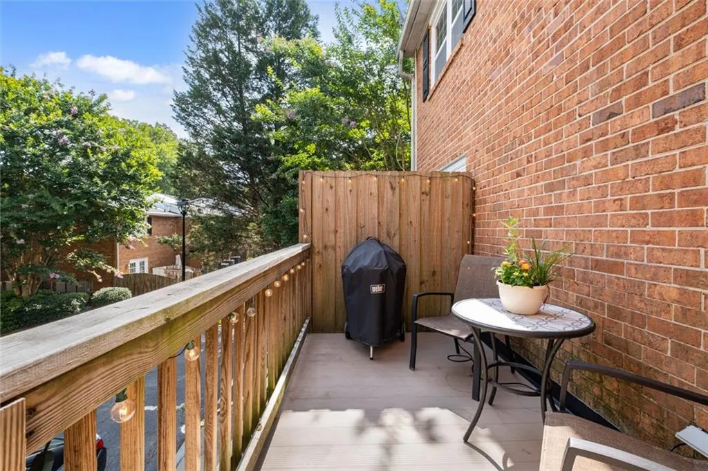 6520 Roswell Road Unit 28, Atlanta, Georgia 30328, 3 Bedrooms Bedrooms, ,2 BathroomsBathrooms,Residential,Sold,6520 Roswell Road Unit 28,7078318