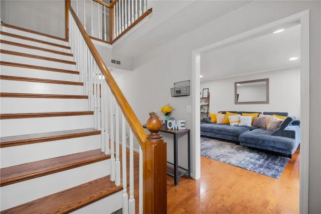 6520 Roswell Road Unit 28, Atlanta, Georgia 30328, 3 Bedrooms Bedrooms, ,2 BathroomsBathrooms,Residential,Sold,6520 Roswell Road Unit 28,7078318
