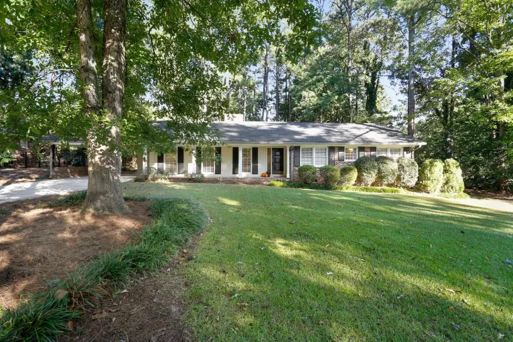5795 Greenbrier Road, Sandy Springs, Georgia 30328, 3 Bedrooms Bedrooms, ,2 BathroomsBathrooms,Residential,Sold,5795 Greenbrier Road,5760996