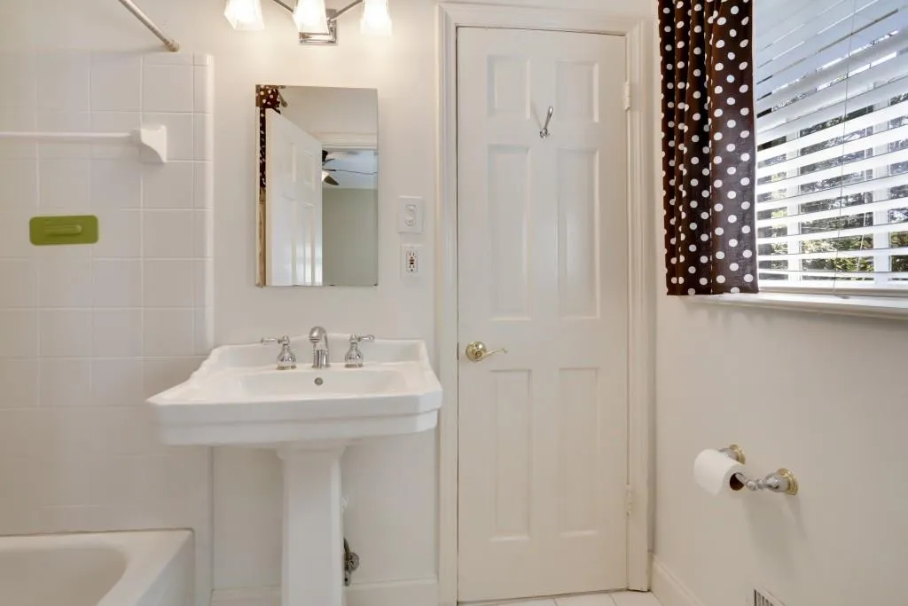 5795 Greenbrier Road, Sandy Springs, Georgia 30328, 3 Bedrooms Bedrooms, ,2 BathroomsBathrooms,Residential,Sold,5795 Greenbrier Road,5760996