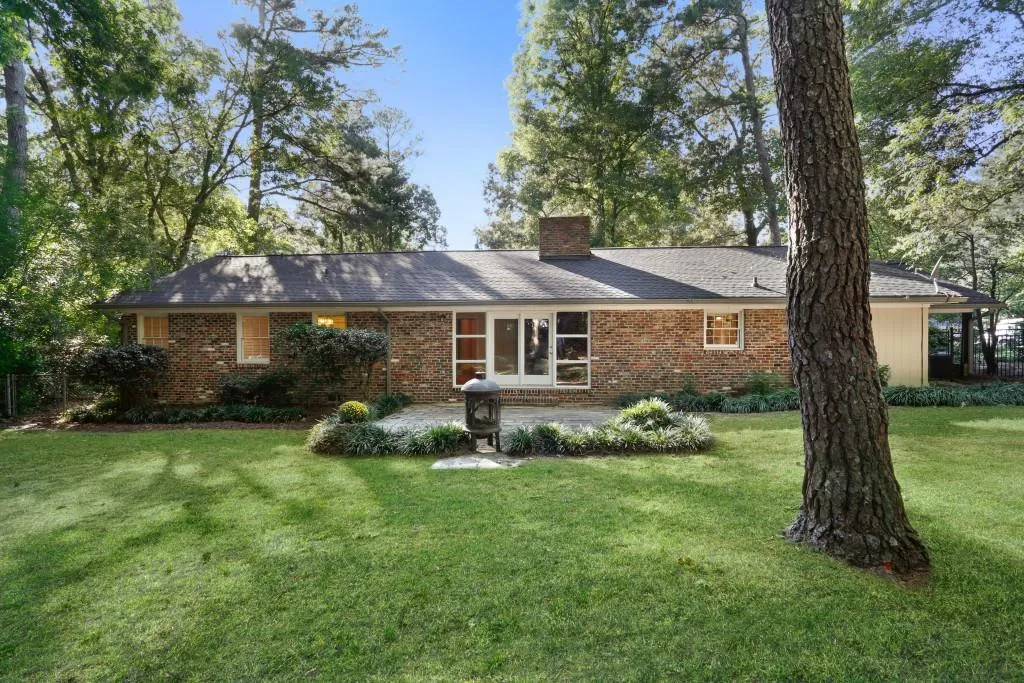 5795 Greenbrier Road, Sandy Springs, Georgia 30328, 3 Bedrooms Bedrooms, ,2 BathroomsBathrooms,Residential,Sold,5795 Greenbrier Road,5760996