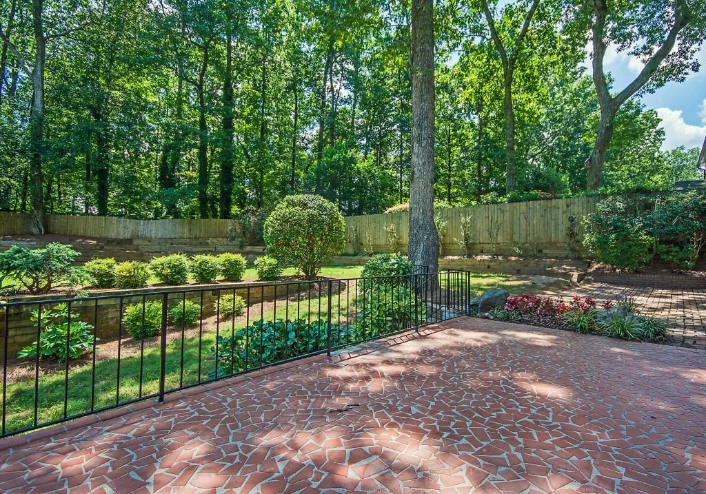 7195 Dunhill Terrace, Sandy Springs, Georgia 30328, 4 Bedrooms Bedrooms, ,3 BathroomsBathrooms,Residential,Sold,7195 Dunhill Terrace,5881697