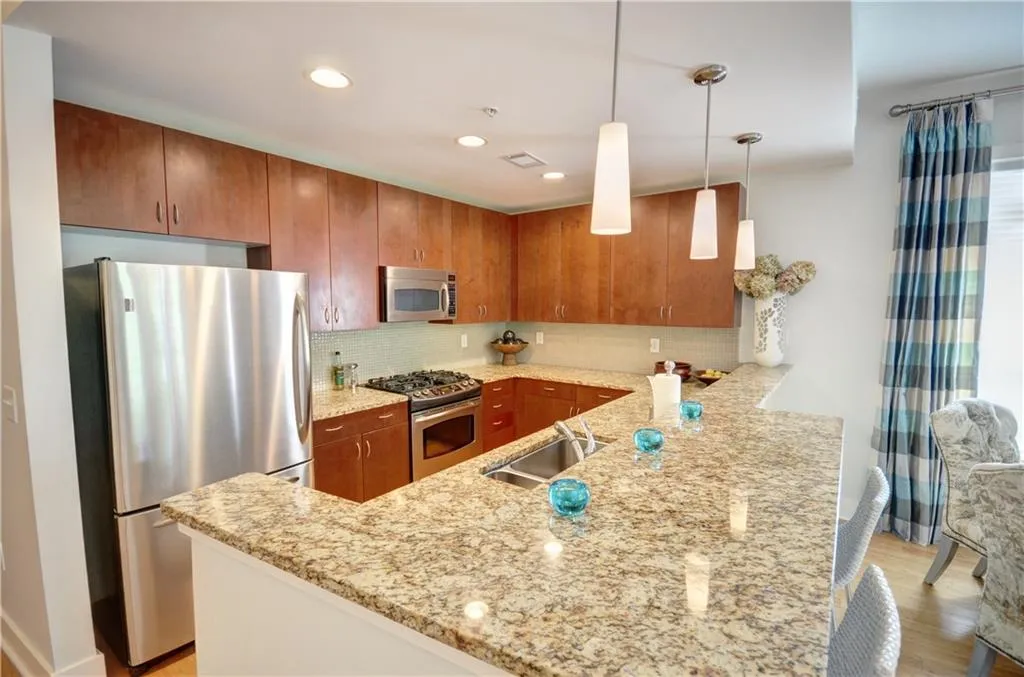 3655 Peachtree Road Ne Unit 202, Atlanta, Georgia 30319, 2 Bedrooms Bedrooms, ,2 BathroomsBathrooms,Residential,Sold,3655 Peachtree Road Ne Unit 202,5711146
