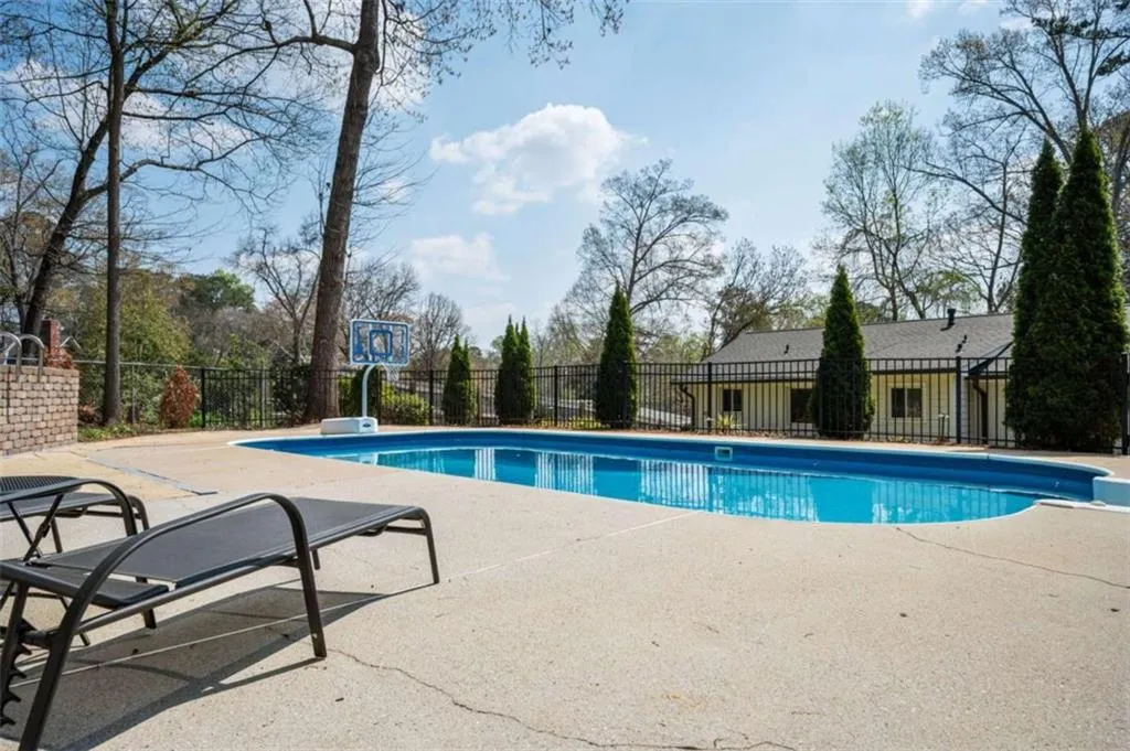620 Spalding Drive, Sandy Springs, Georgia 30328, 3 Bedrooms Bedrooms, ,2 BathroomsBathrooms,Residential,For Sale,620 Spalding Drive,7743671