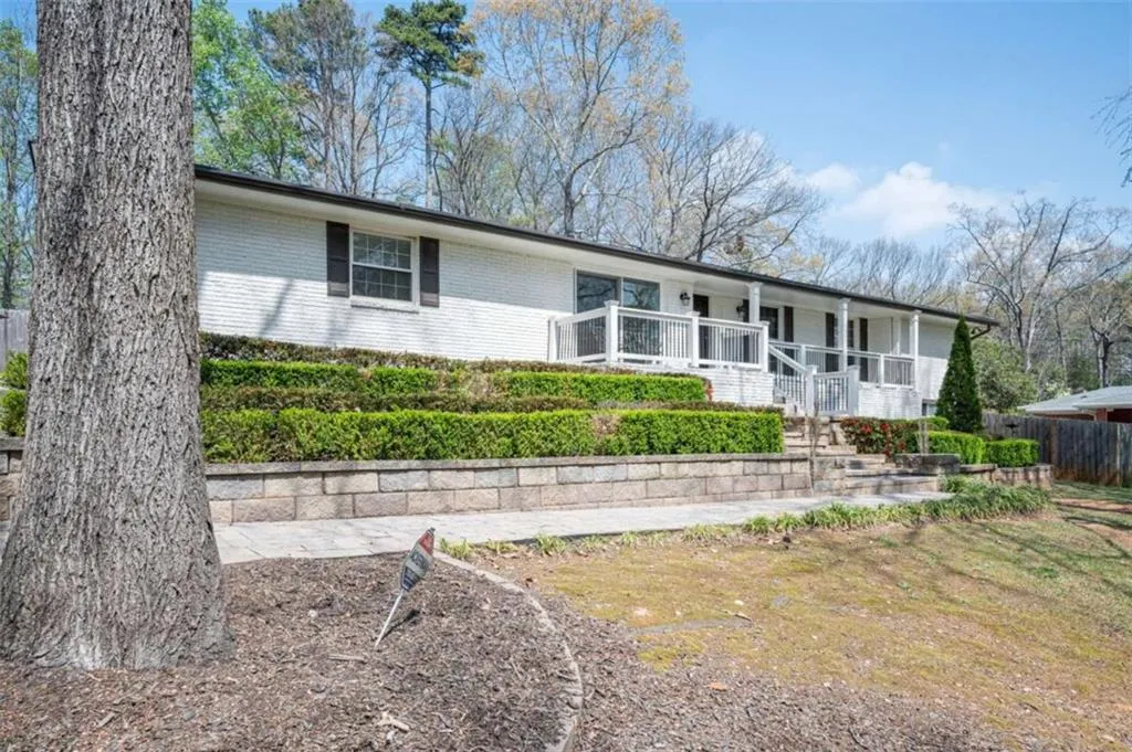 620 Spalding Drive, Sandy Springs, Georgia 30328, 3 Bedrooms Bedrooms, ,2 BathroomsBathrooms,Residential,For Sale,620 Spalding Drive,7743671