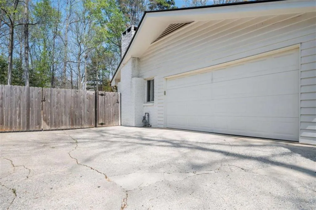 620 Spalding Drive, Sandy Springs, Georgia 30328, 3 Bedrooms Bedrooms, ,2 BathroomsBathrooms,Residential,For Sale,620 Spalding Drive,7743671