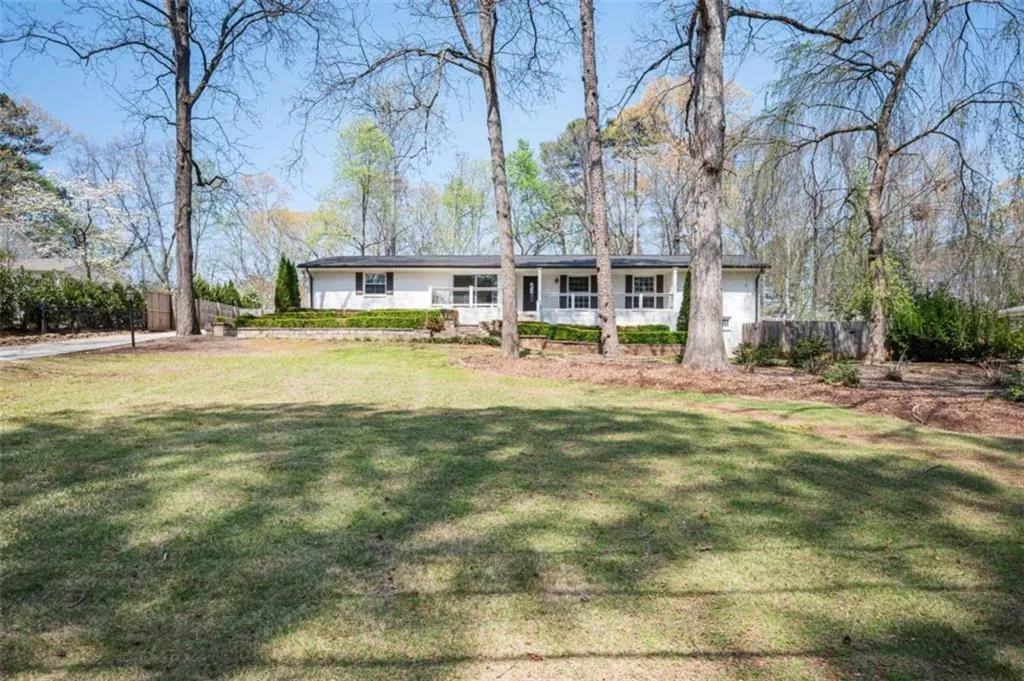 620 Spalding Drive, Sandy Springs, Georgia 30328, 3 Bedrooms Bedrooms, ,2 BathroomsBathrooms,Residential,For Sale,620 Spalding Drive,7743671