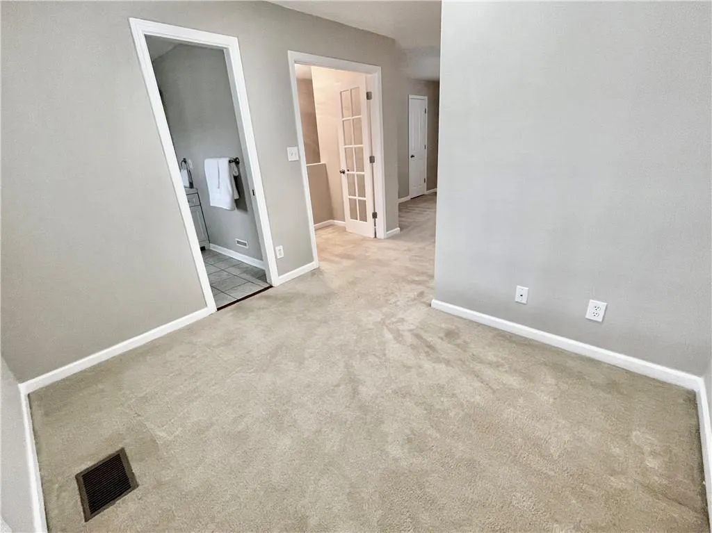 6940 Roswell Road Unit 19e, Sandy Springs, Georgia 30328, 1 Bedroom Bedrooms, ,1 BathroomBathrooms,Residential,Sold,6940 Roswell Road Unit 19e,7017402