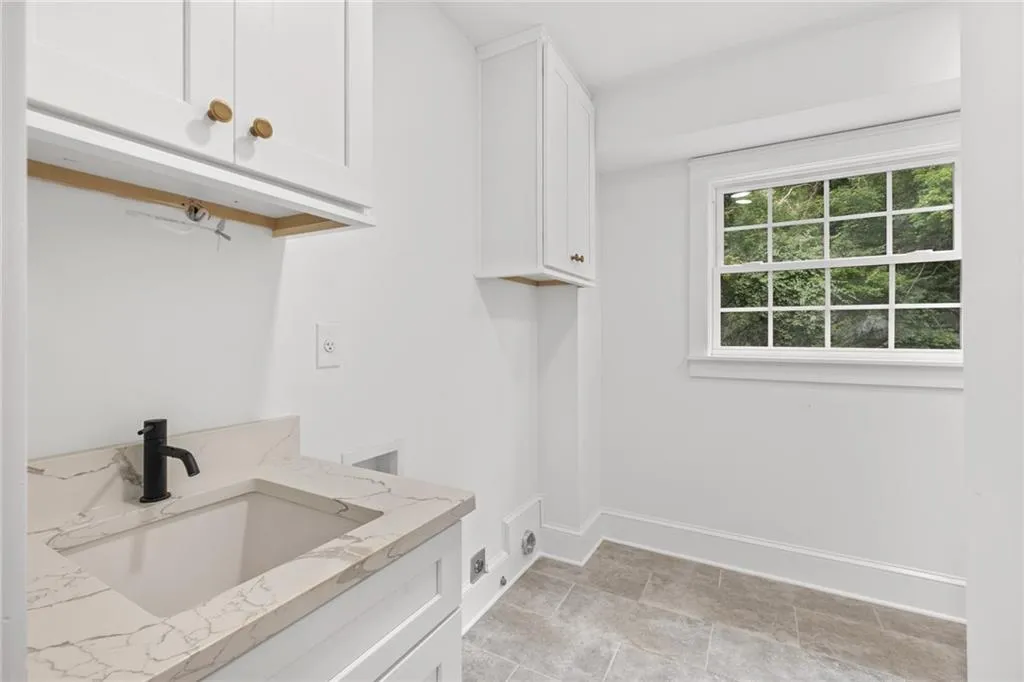 1080 Kingston Drive, Atlanta, Georgia 30342, 6 Bedrooms Bedrooms, ,4 BathroomsBathrooms,Residential,Sold,1080 Kingston Drive,7099074 1080 Kingston Drive, Atlanta, Georgia 30342, 6 Bedrooms Bedrooms, ,4 BathroomsBathrooms,Residential,Sold,1080 Kingston Drive,7099074