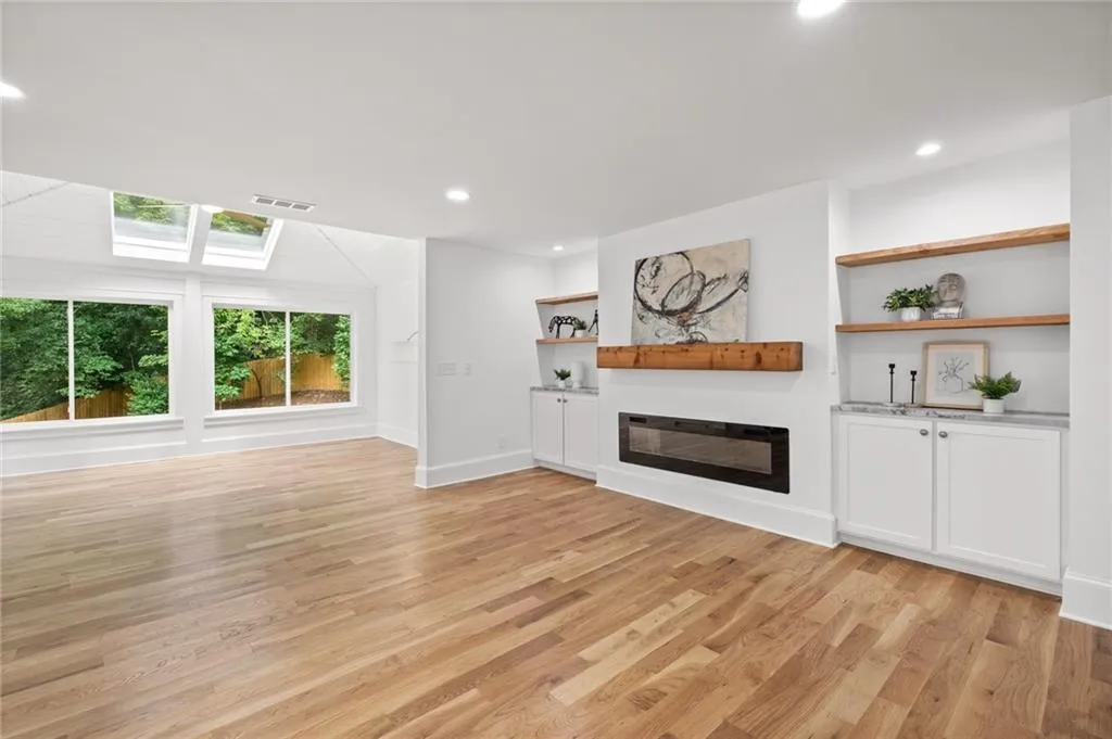 1080 Kingston Drive, Atlanta, Georgia 30342, 6 Bedrooms Bedrooms, ,4 BathroomsBathrooms,Residential,Sold,1080 Kingston Drive,7099074 1080 Kingston Drive, Atlanta, Georgia 30342, 6 Bedrooms Bedrooms, ,4 BathroomsBathrooms,Residential,Sold,1080 Kingston Drive,7099074