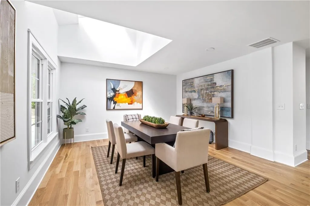 1080 Kingston Drive, Atlanta, Georgia 30342, 6 Bedrooms Bedrooms, ,4 BathroomsBathrooms,Residential,Sold,1080 Kingston Drive,7099074 1080 Kingston Drive, Atlanta, Georgia 30342, 6 Bedrooms Bedrooms, ,4 BathroomsBathrooms,Residential,Sold,1080 Kingston Drive,7099074